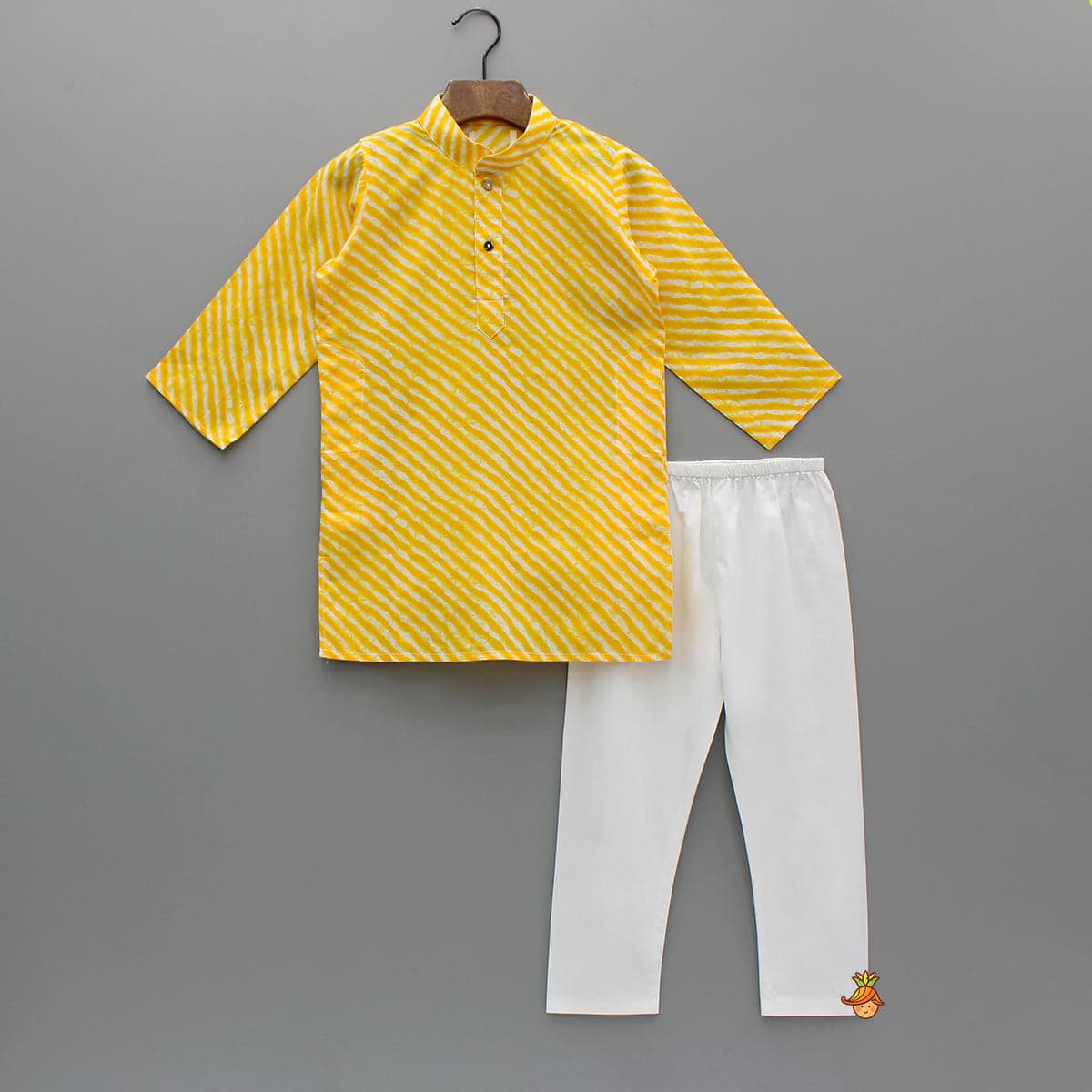 Leheriya Printed Kurta With Pyjama view