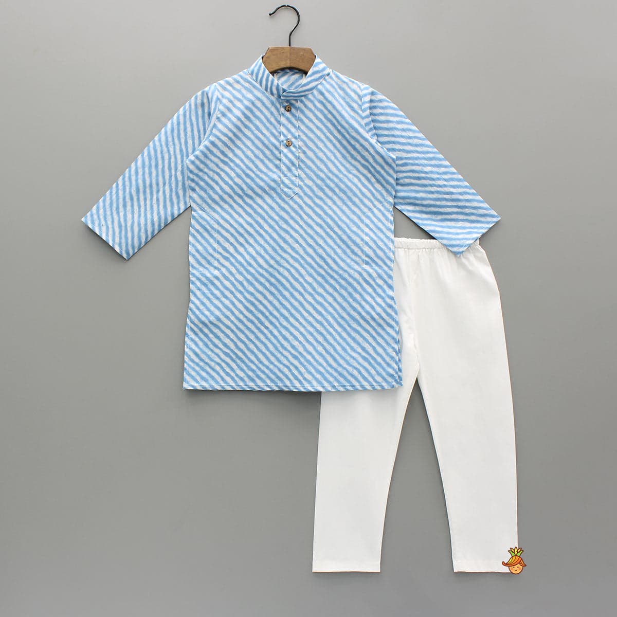 Leheriya Printed Mandarin Collar Kurta With White Pyjama view