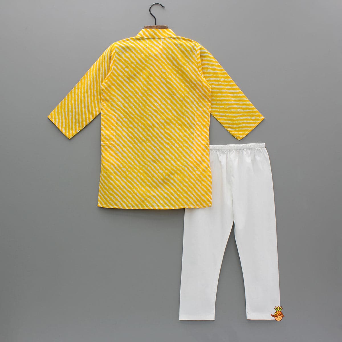 Leheriya Printed Kurta With Pyjama view