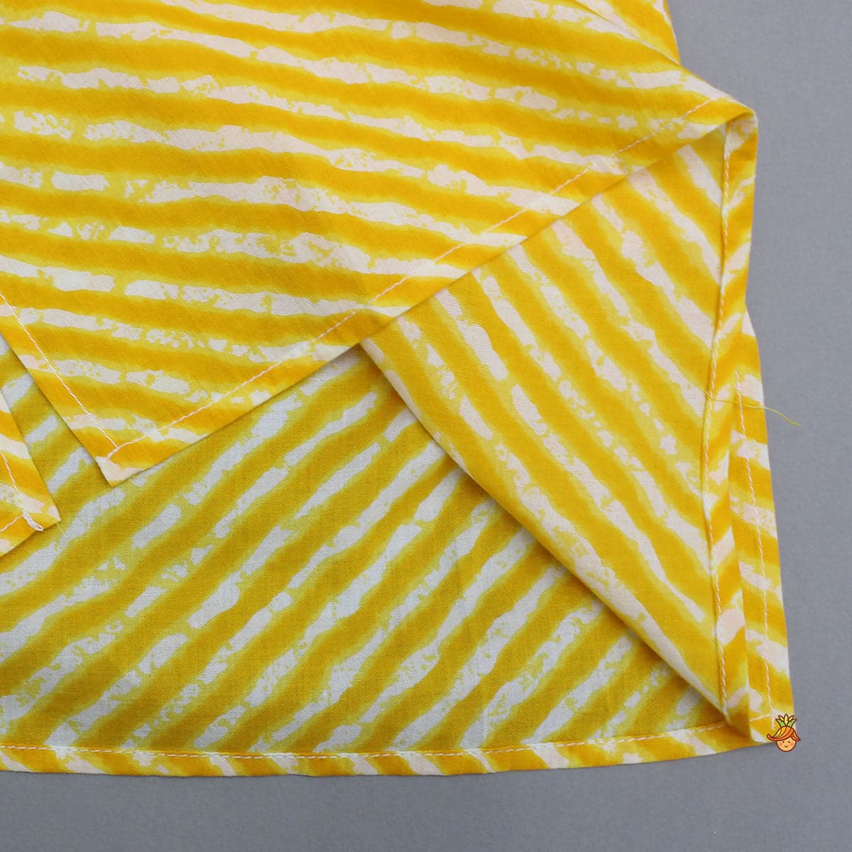 Leheriya Printed Kurta With Pyjama view