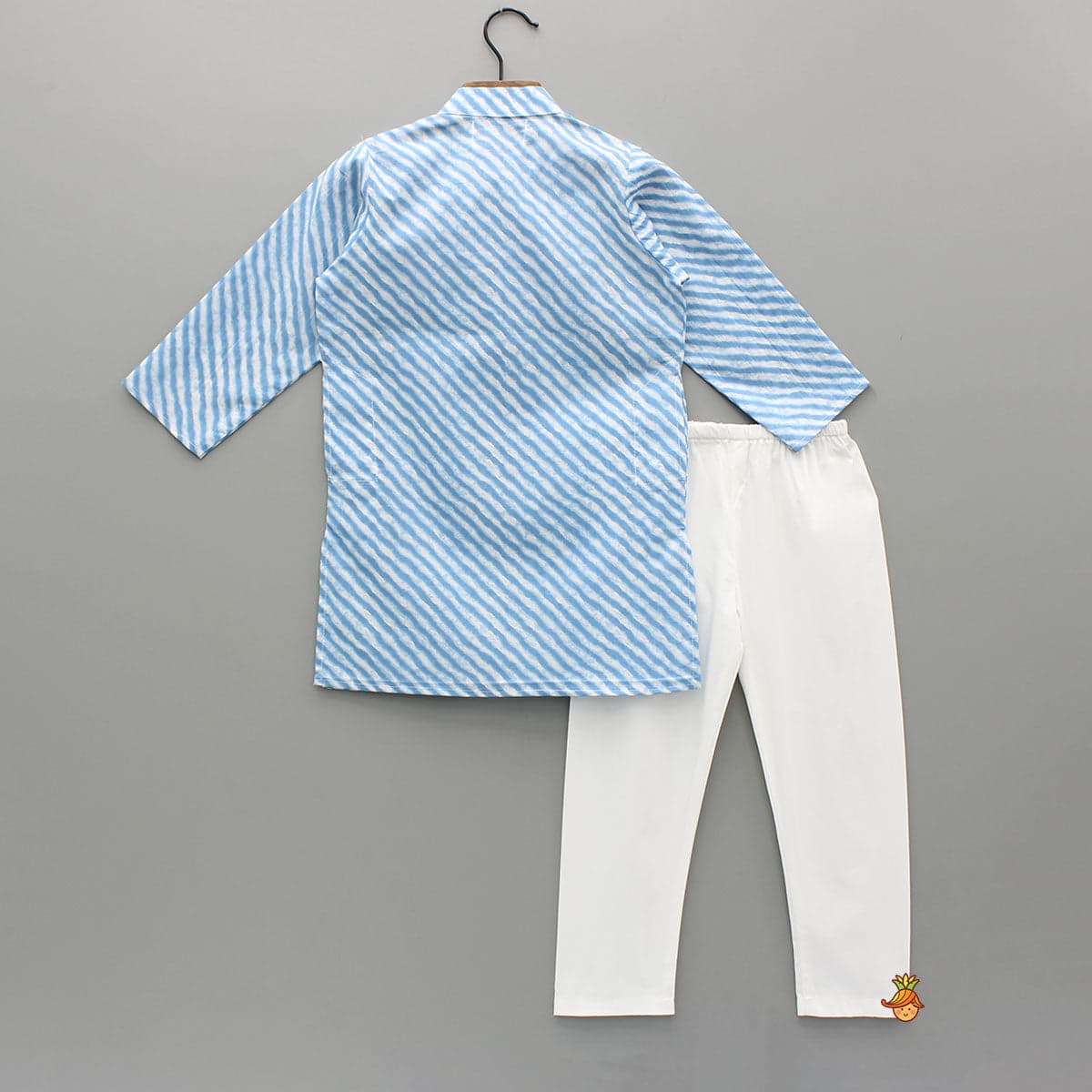 Leheriya Printed Mandarin Collar Kurta With White Pyjama view
