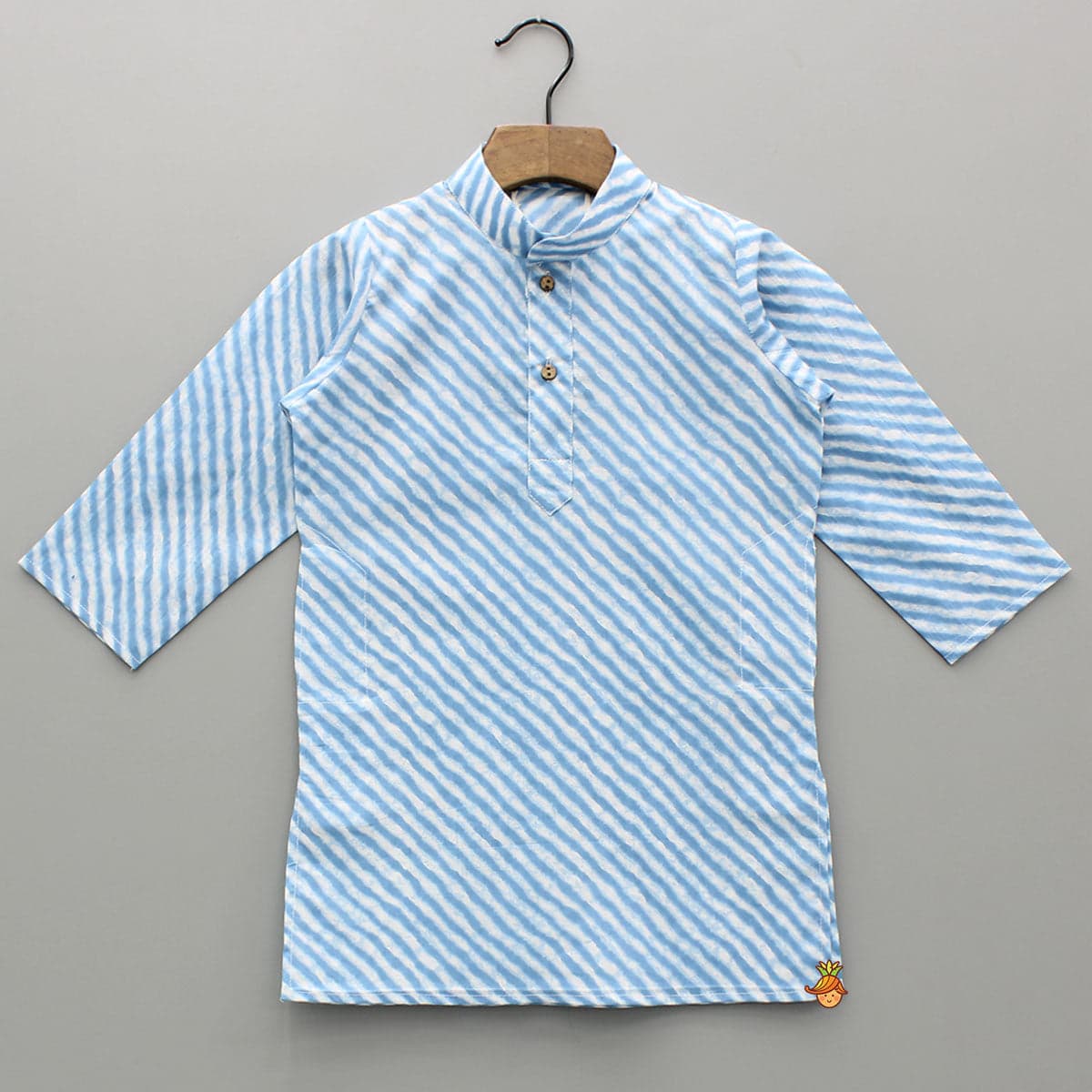 Leheriya Printed Mandarin Collar Kurta With White Pyjama view
