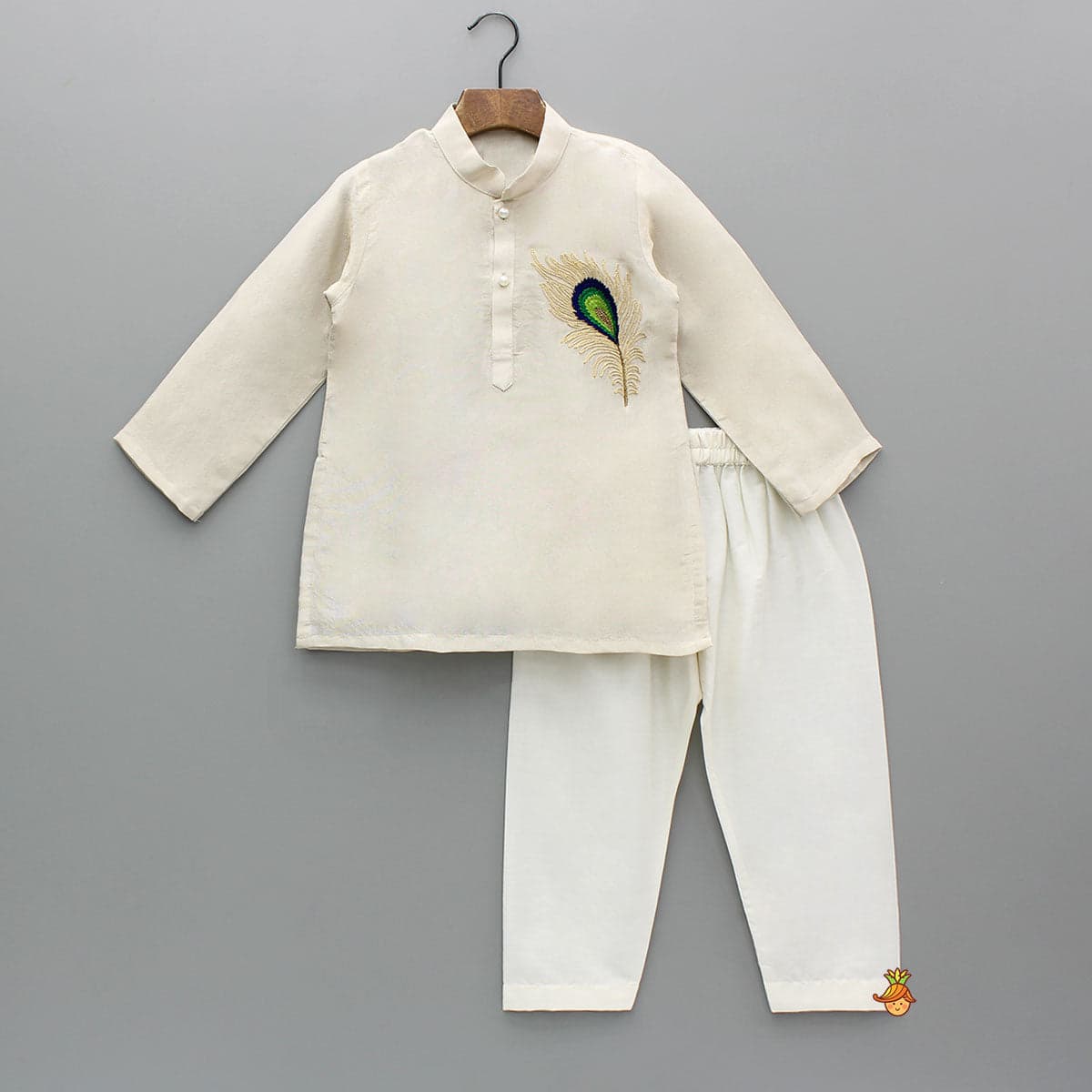 Mor Pankh Embroidered Shimmer Kurta And Pyjama