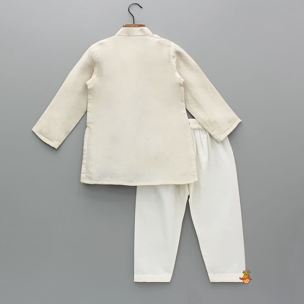 Mor Pankh Embroidered Shimmer Kurta And Pyjama view