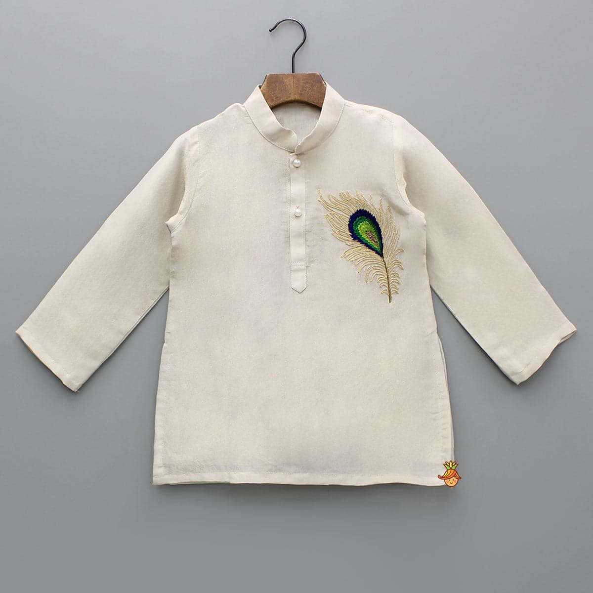 Mor Pankh Embroidered Shimmer Kurta And Pyjama view