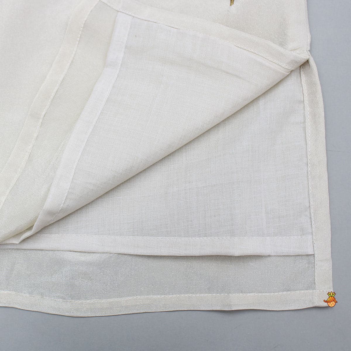 Mor Pankh Embroidered Shimmer Kurta And Pyjama view